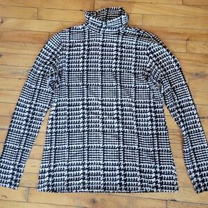 Black and White Houndstooth Long Sleeve Top